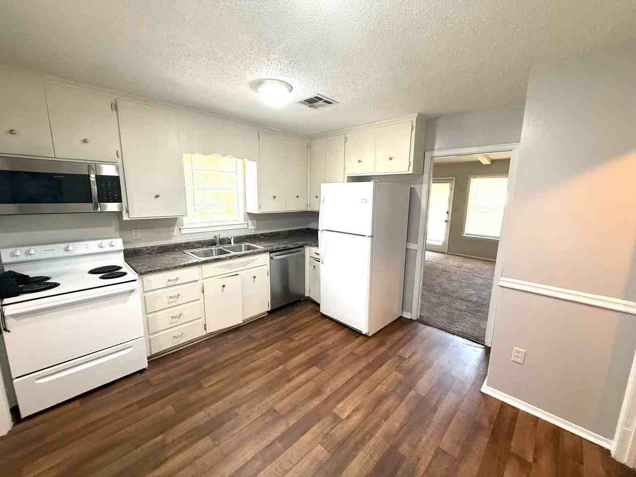 5713 Belleau Dr - Photo 6 of 12