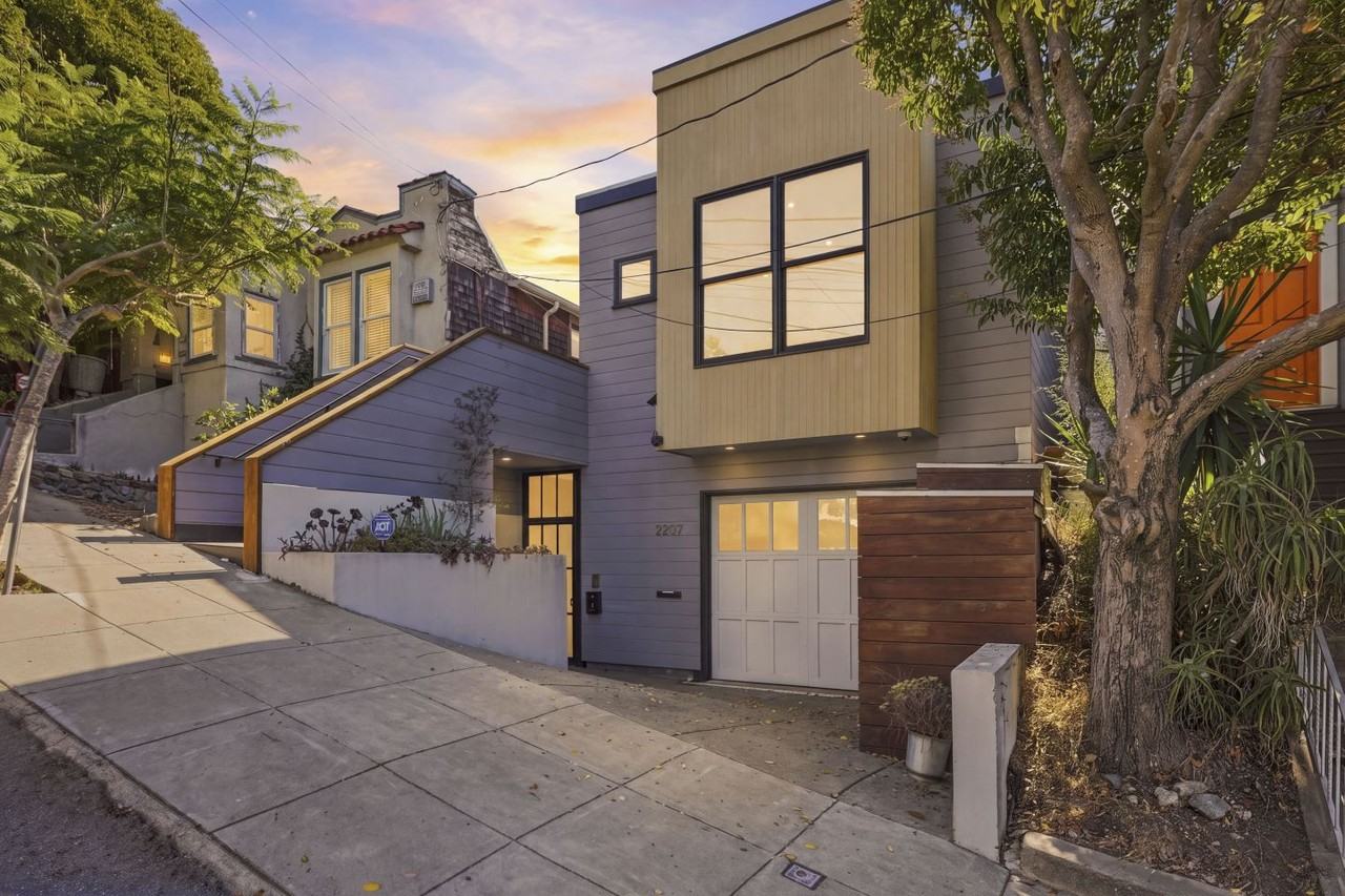 2207 25th Street - Photo 2 of 47