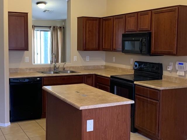 416 E Sheffield Ave - Photo 6 of 19