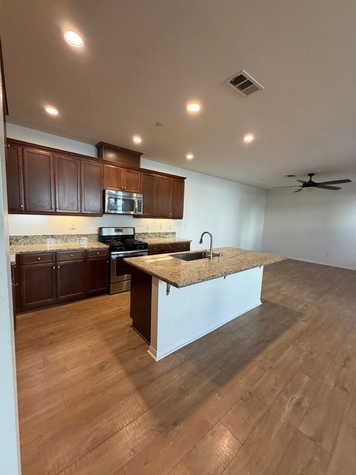 3207 Lisbon Ln - Photo 5 of 50
