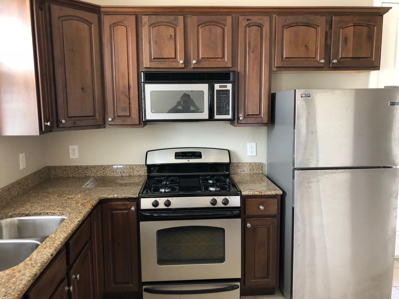 221 E Munich Dr - Photo 6 of 13