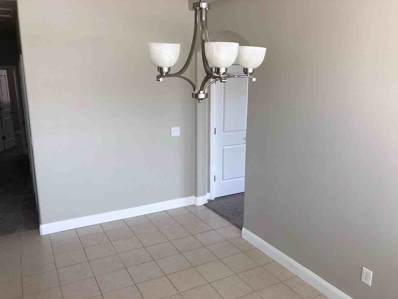 221 E Munich Dr - Photo 7 of 13