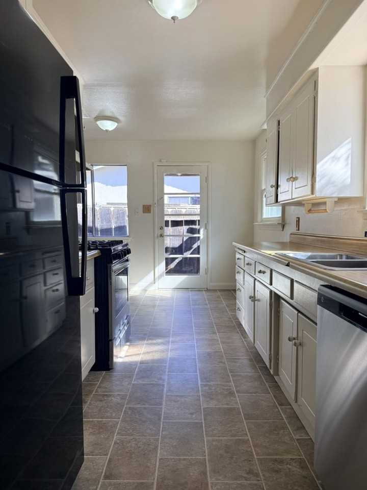 2635 9th Ave - Photo 5 of 27