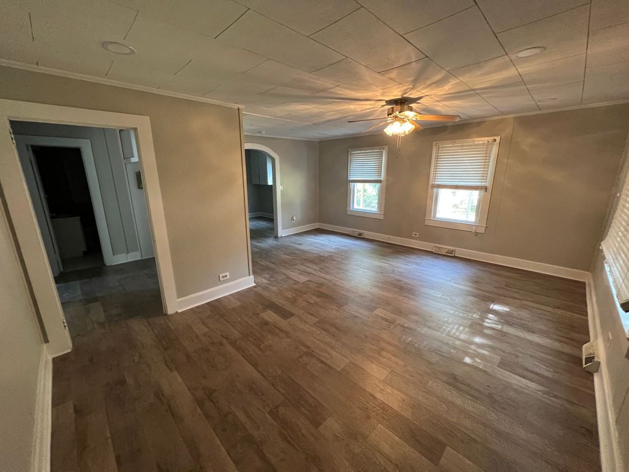 1302 White Ln - Photo 3 of 12