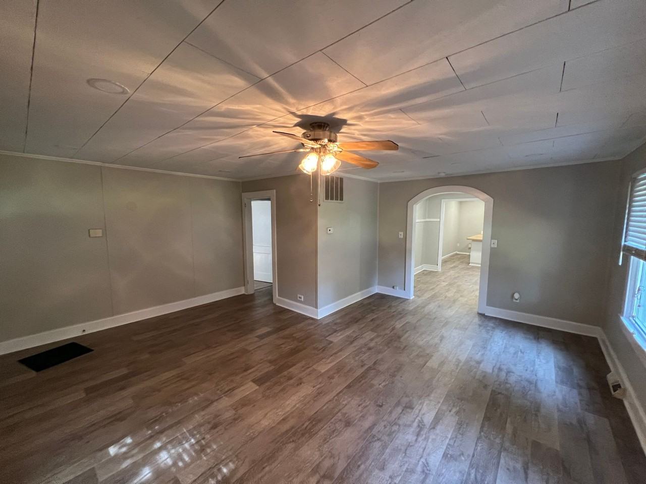 1302 White Ln - Photo 4 of 12