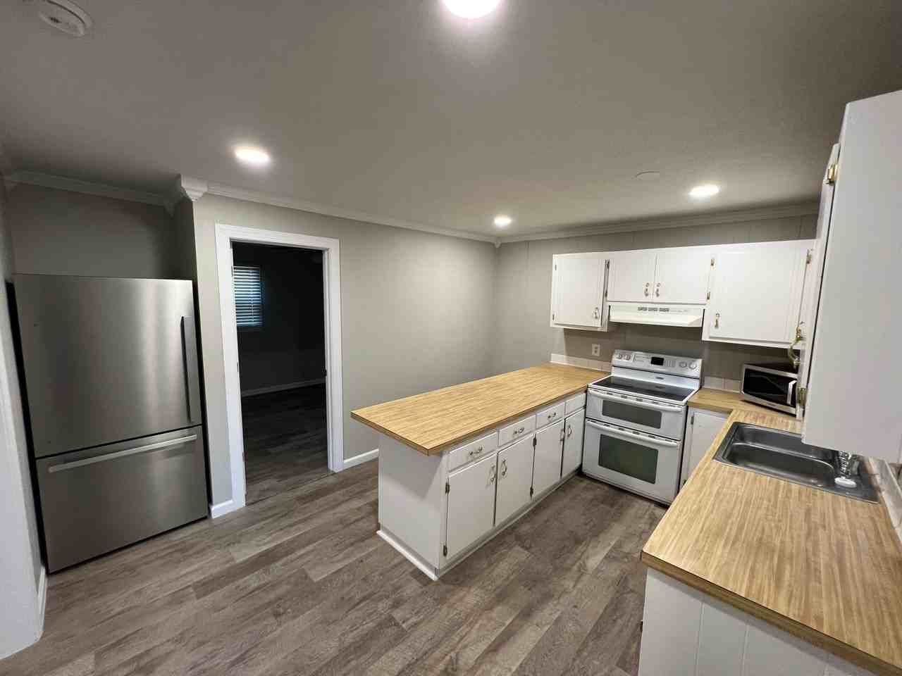 1302 White Ln - Photo 5 of 12