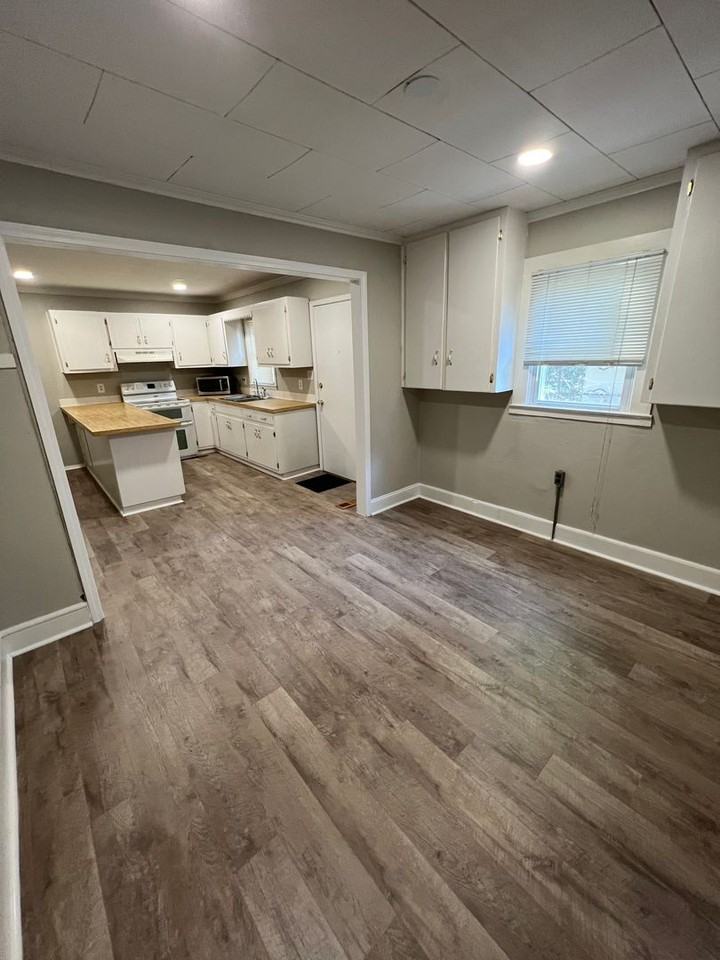 1302 White Ln - Photo 6 of 12