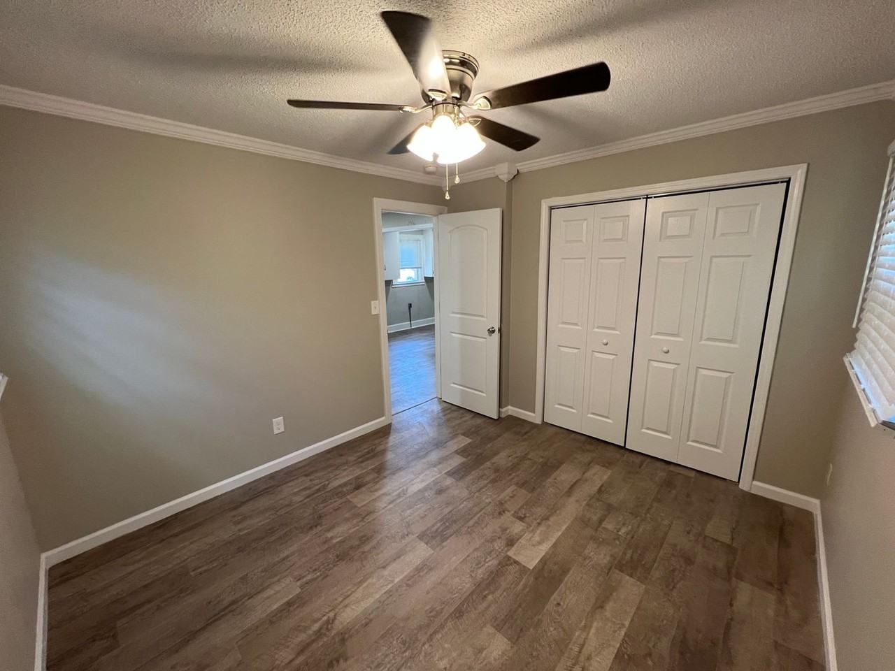 1302 White Ln - Photo 7 of 12