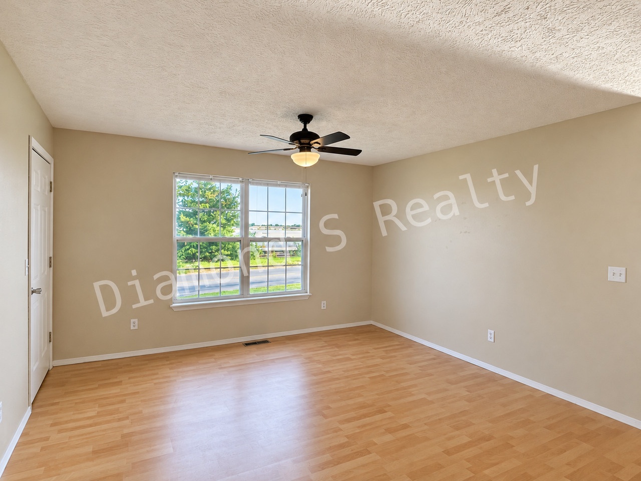 1456 N Ethyl Ave - Photo 3 of 10