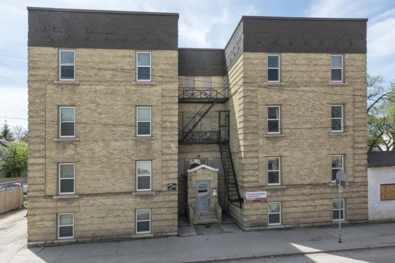 724 Manitoba Ave - Photo 2 of 4