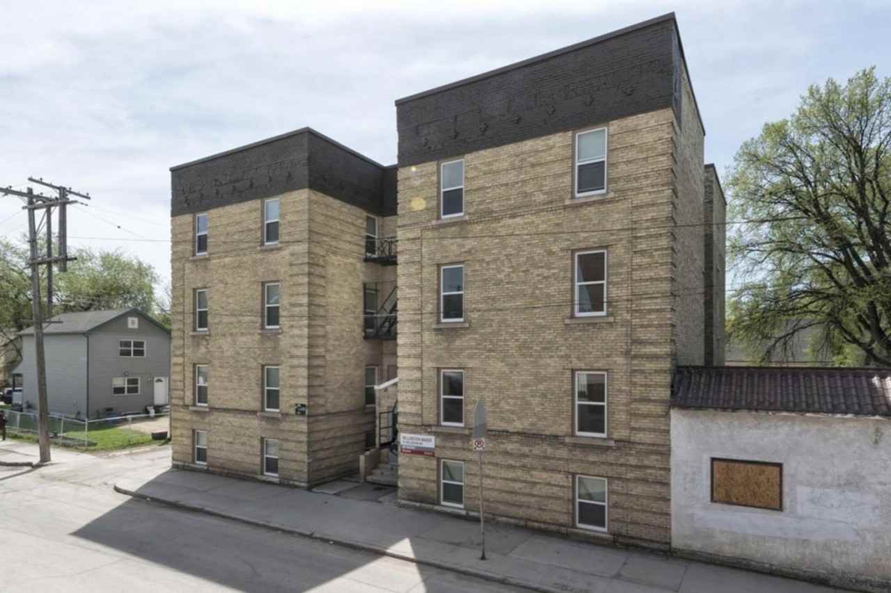 724 Wellington Ave - Photo 3 of 3