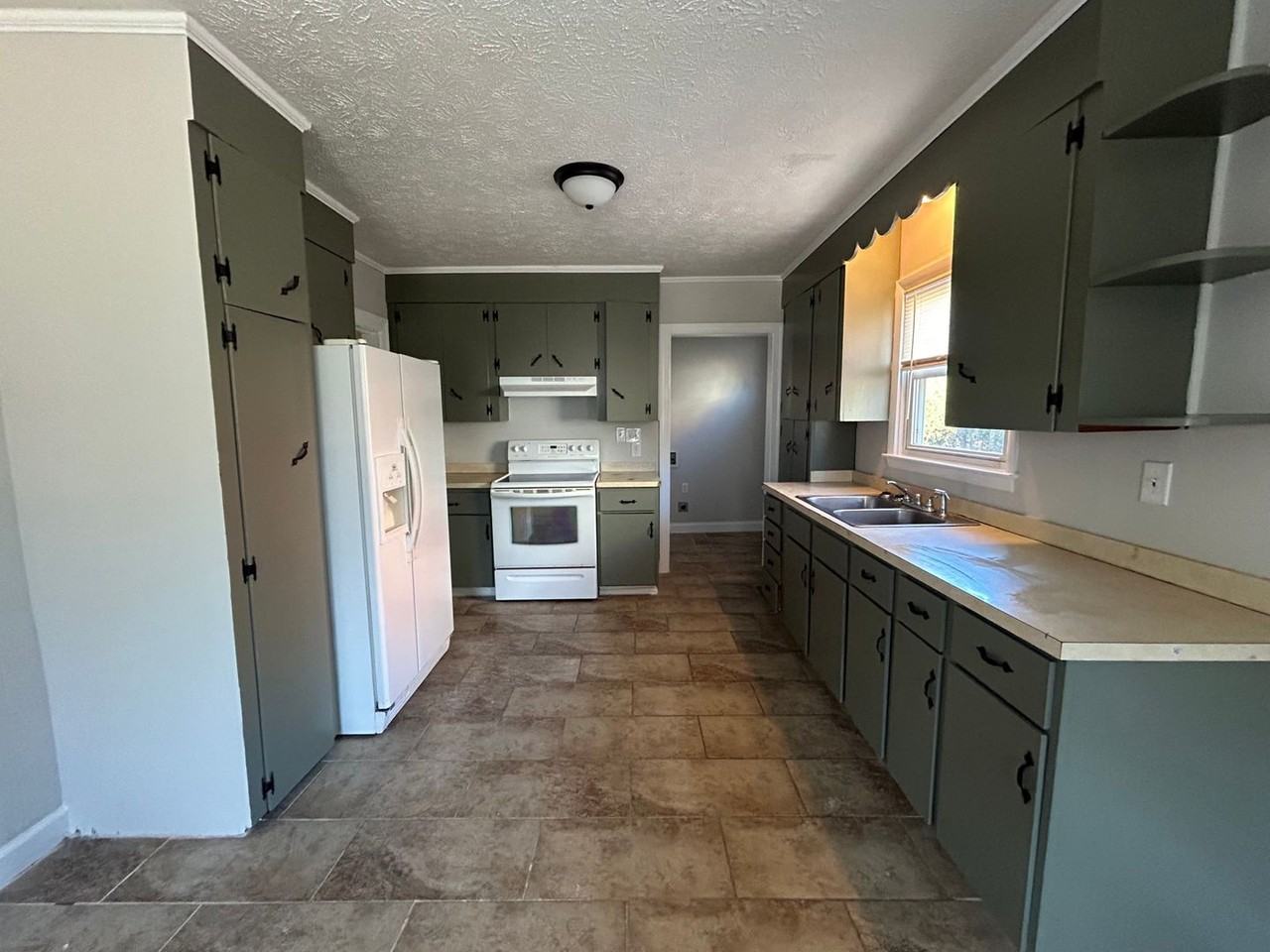 1607 Ramsey St - Photo 5 of 28