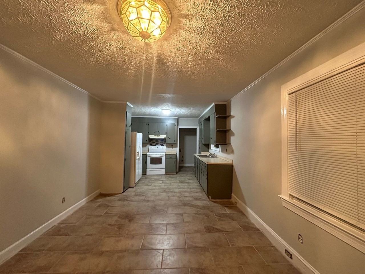 1607 Ramsey St - Photo 6 of 28