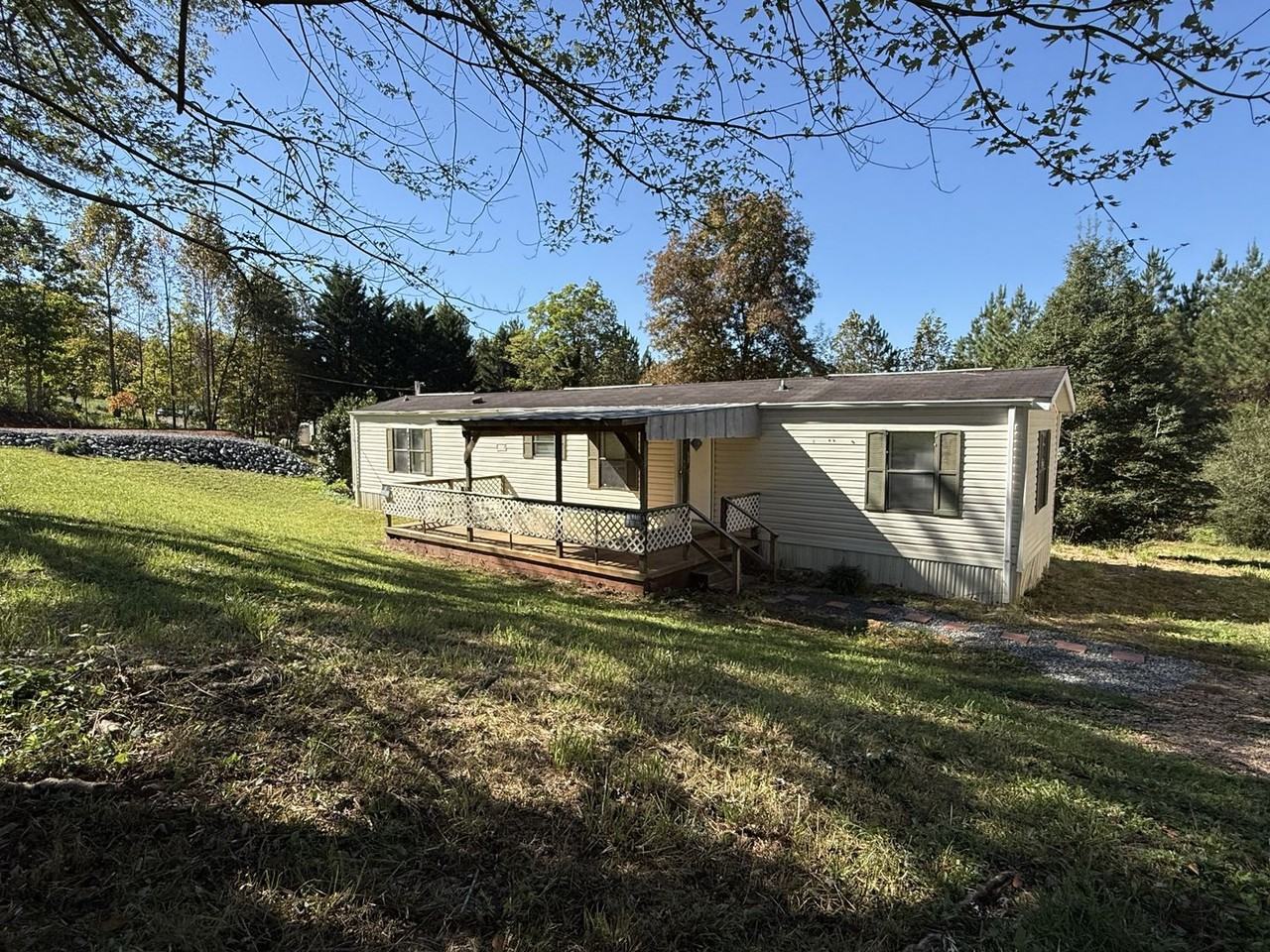 92 Wayne Hyatt Dr - Photo 4 of 22
