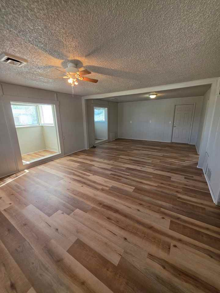 2302 W 14th St - Photo 2 of 16