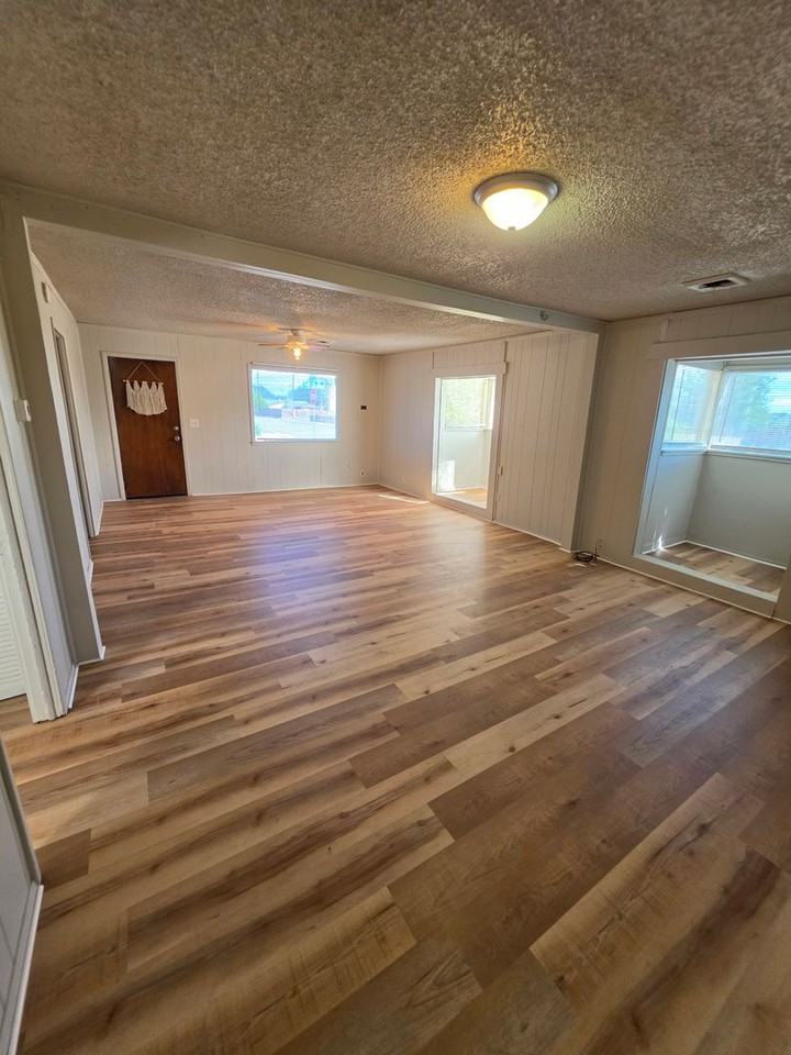 2302 W 14th St - Photo 3 of 16