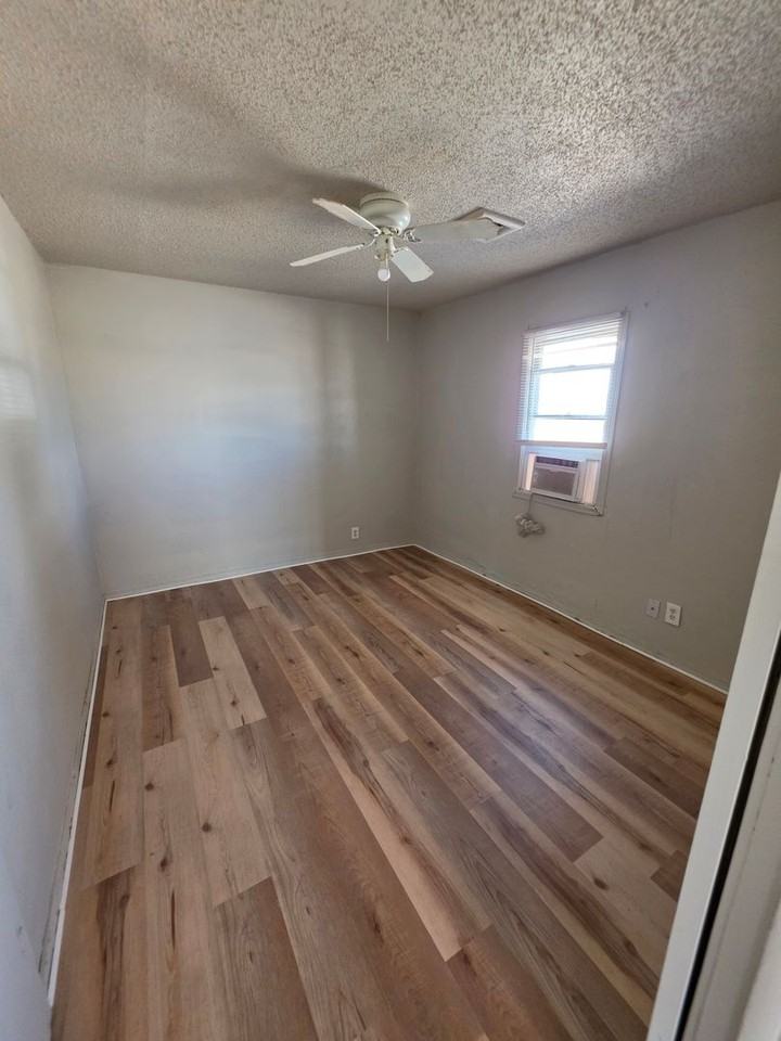 2302 W 14th St - Photo 4 of 16