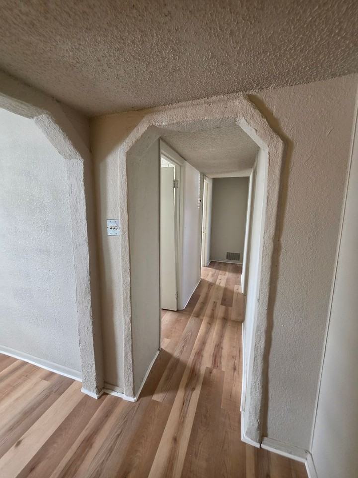 2302 W 14th St - Photo 7 of 16
