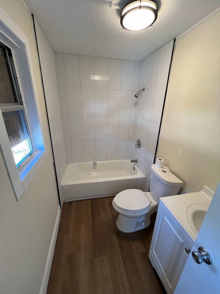 512 N 27th St - Photo 3 of 6