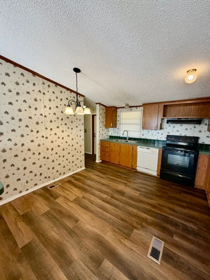 1043 S Vicha Rd - Photo 3 of 15