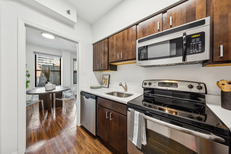 228 E Chestnut St - Photo 3 of 15