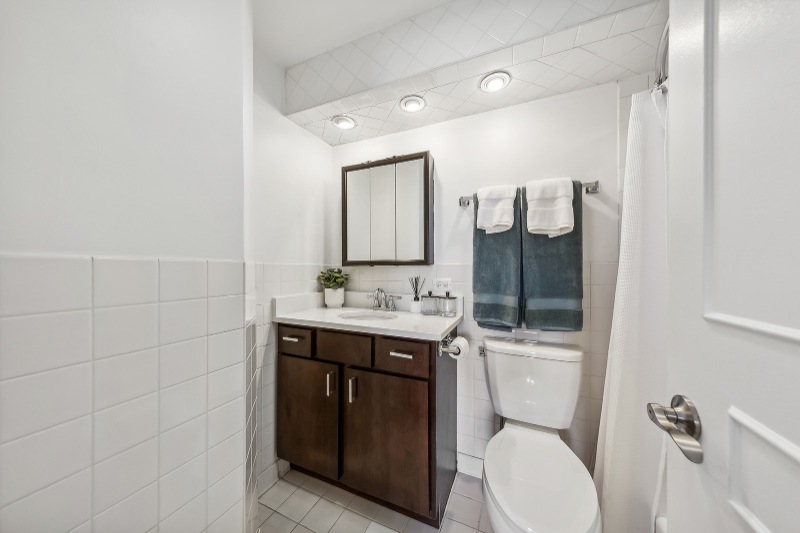228 E Chestnut St - Photo 6 of 15