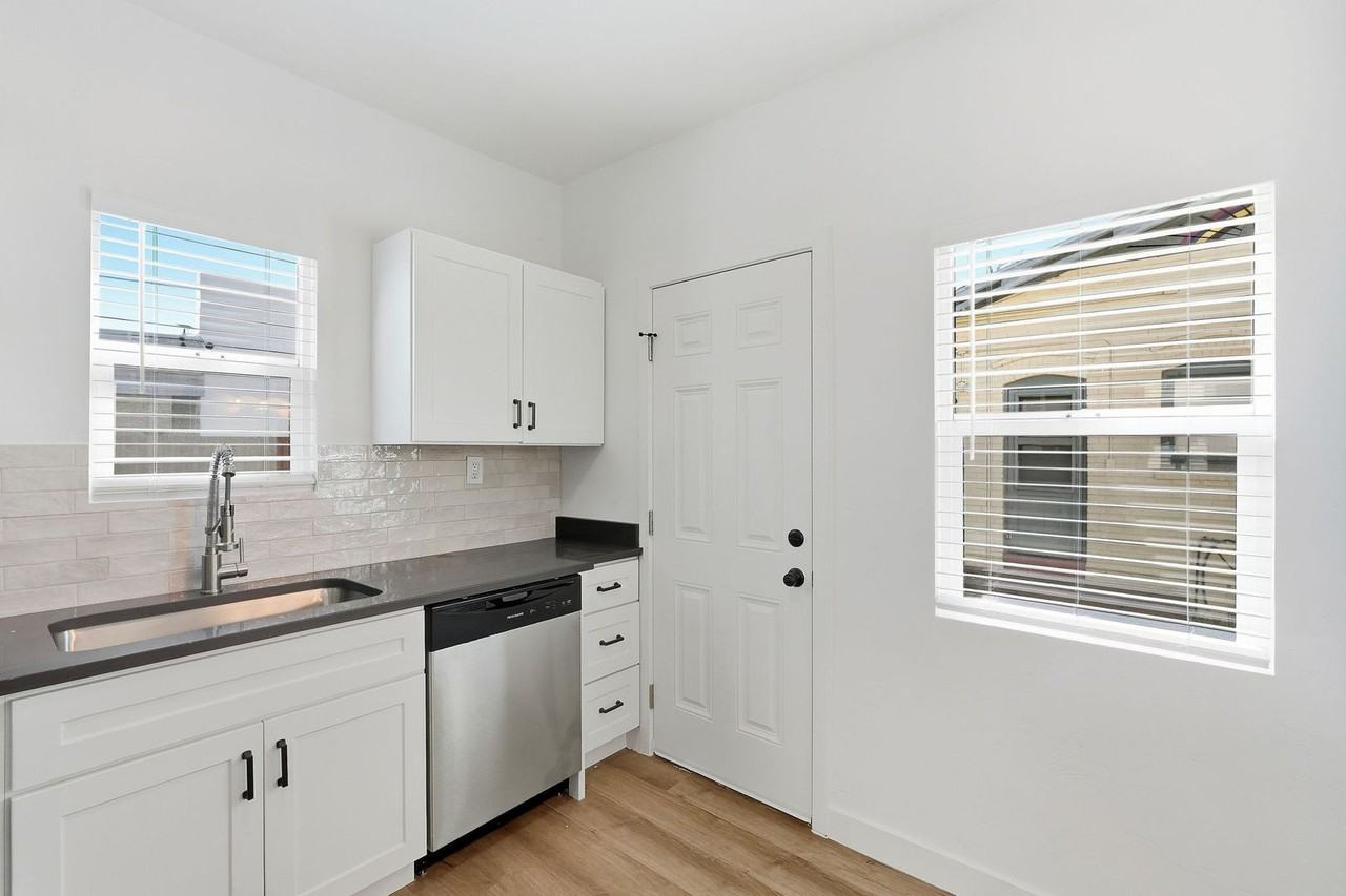 925 E Drachman St - Photo 3 of 11