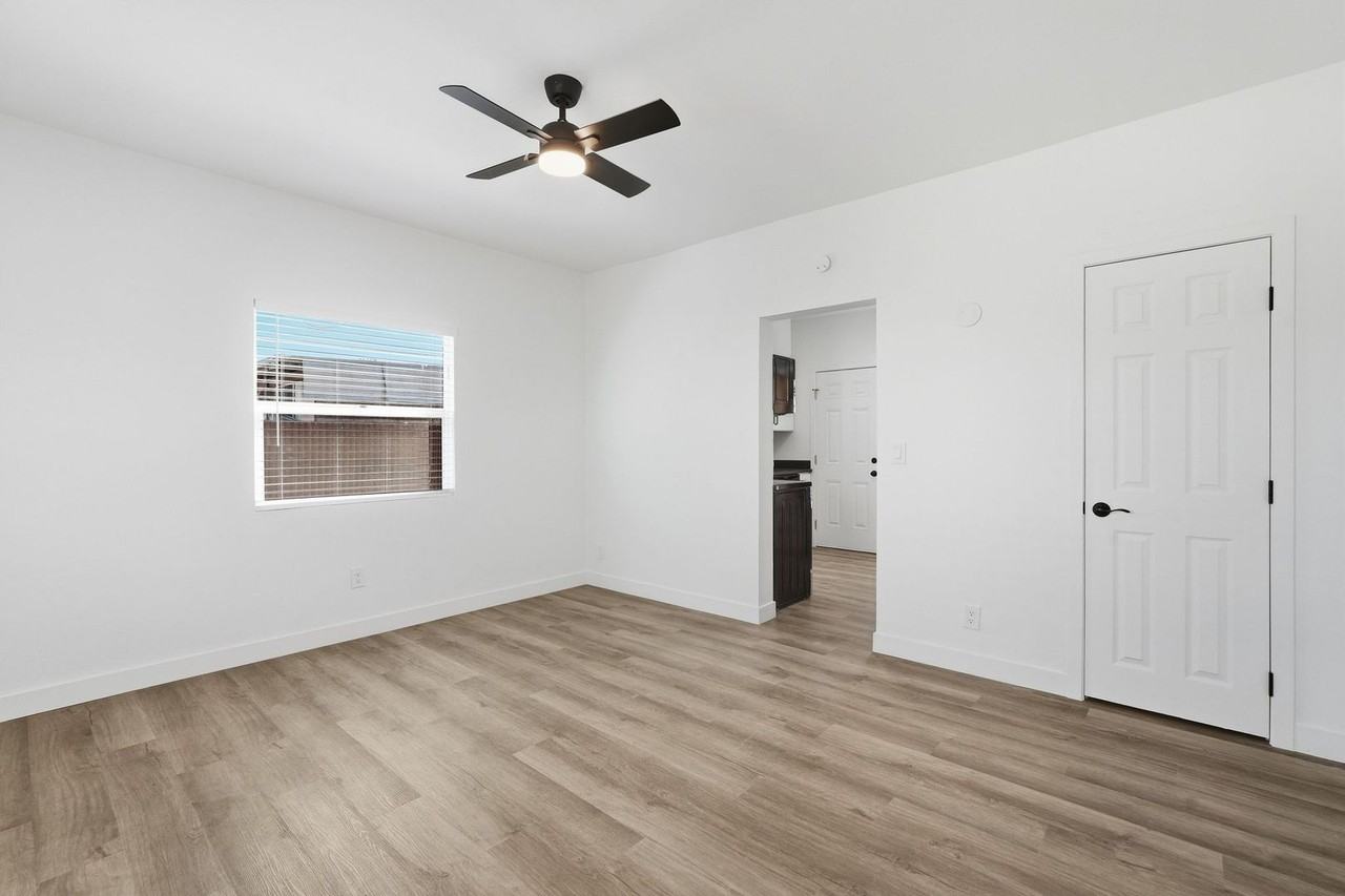 925 E Drachman St - Photo 6 of 11