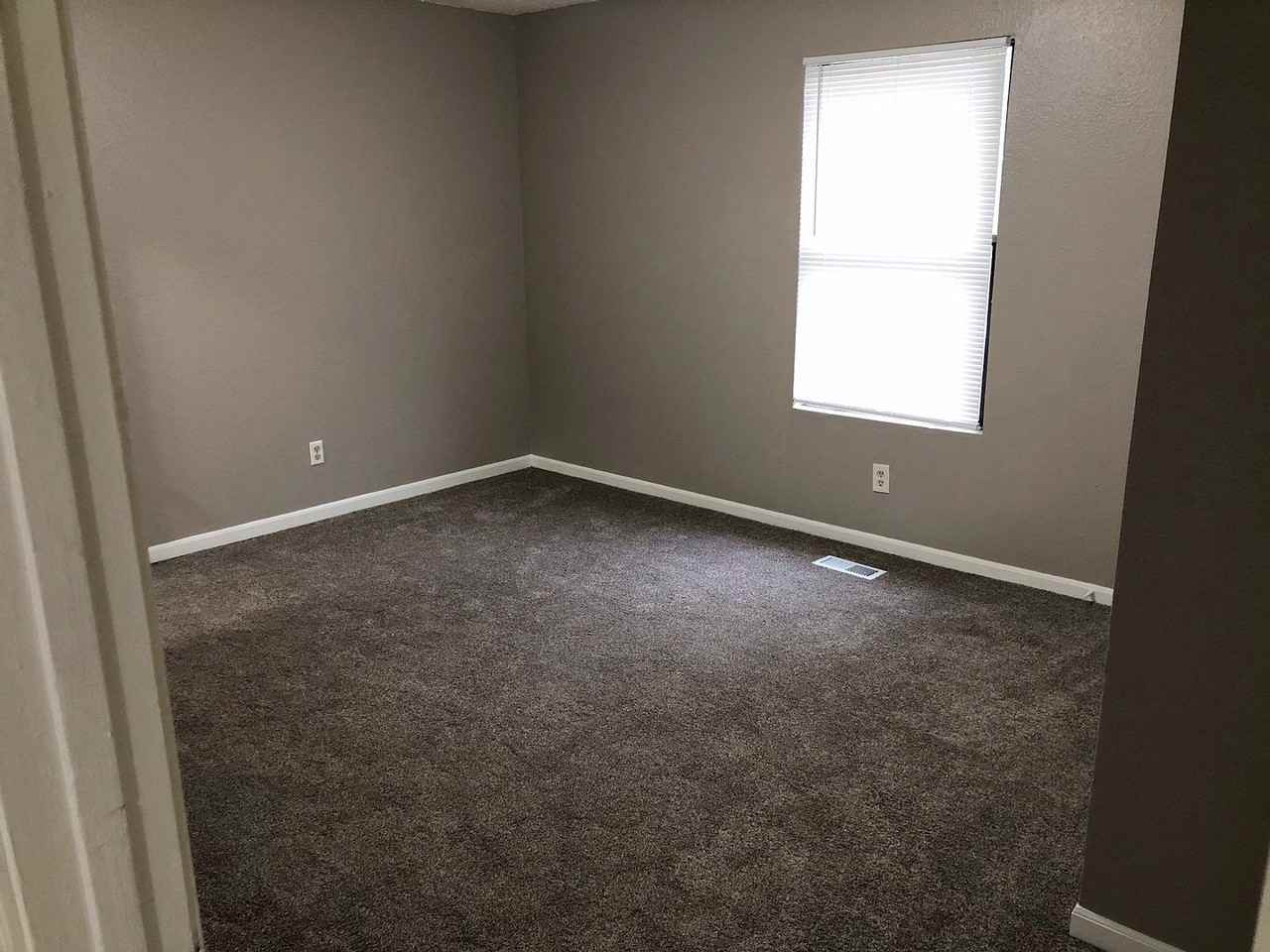 418 Pottawatomie St - Photo 4 of 11