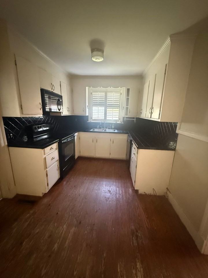 1329 Madison Ave - Photo 4 of 11