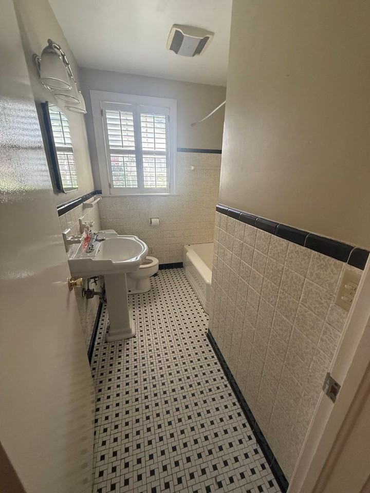 1329 Madison Ave - Photo 6 of 11