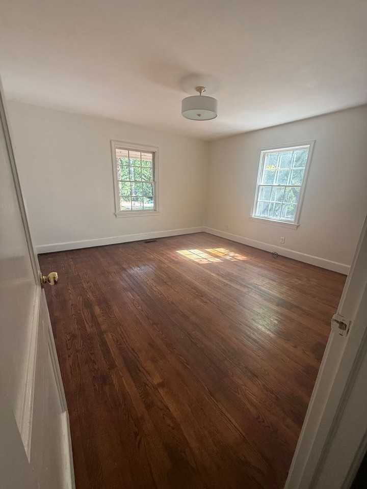 911 Mohawk Dr - Photo 6 of 9