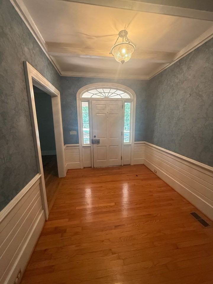 913 Mohawk Dr - Photo 3 of 16