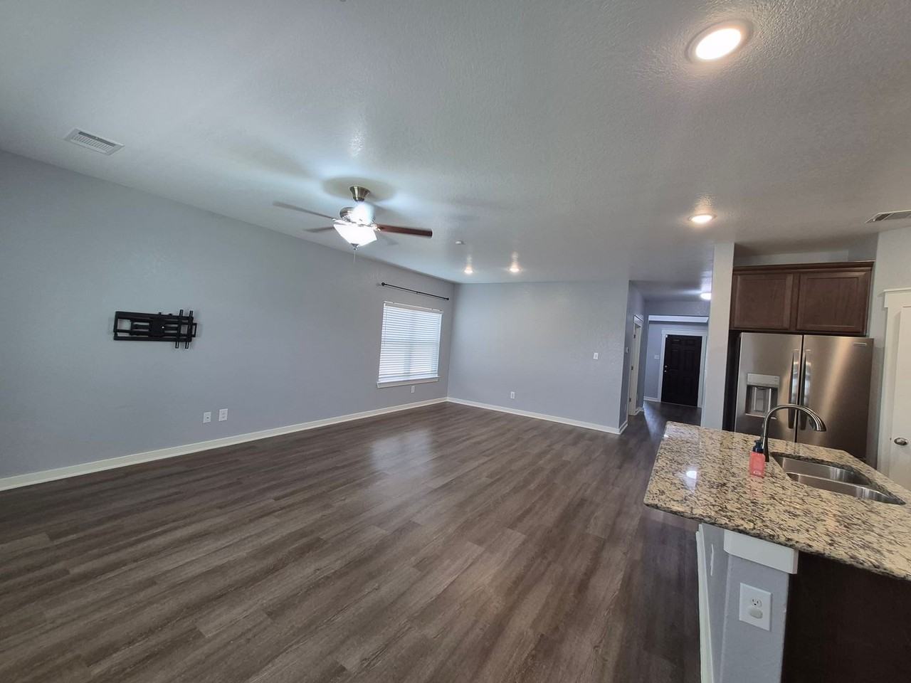 10502 Francisco Way - Photo 4 of 46
