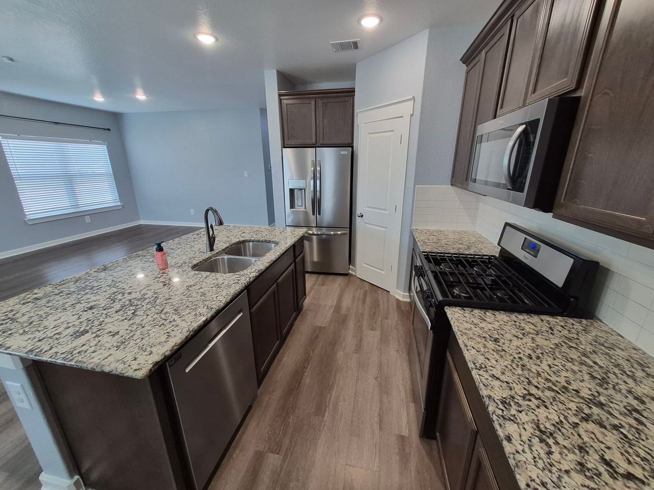 10502 Francisco Way - Photo 7 of 46