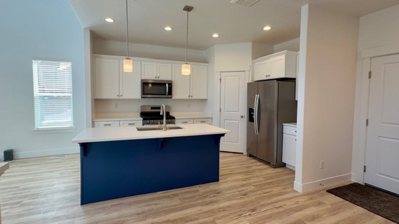 714 N Danverse Dr - Photo 3 of 22