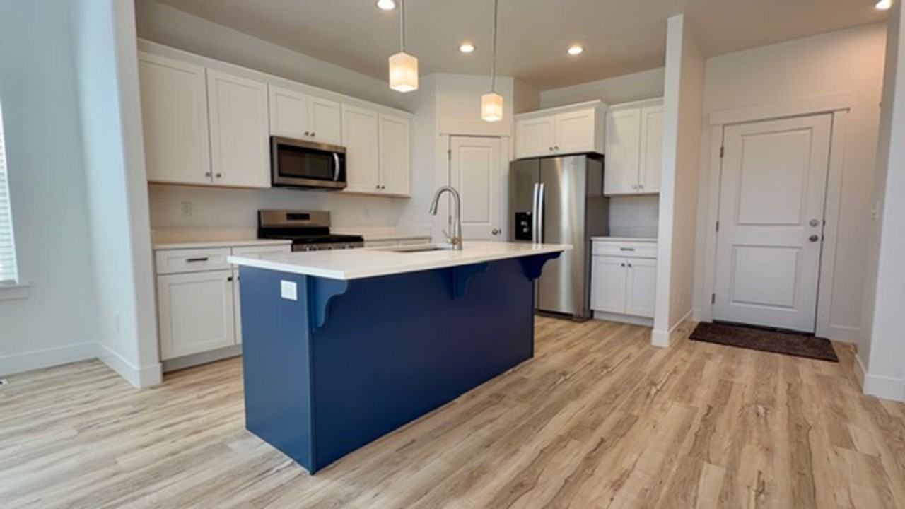 714 N Danverse Dr - Photo 5 of 22