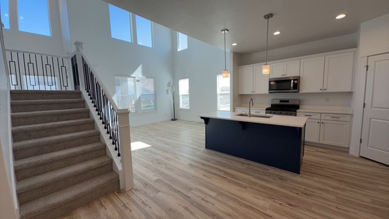 714 N Danverse Dr - Photo 6 of 22