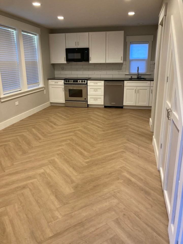 1020 S Ferry St #B - Photo 2 of 7