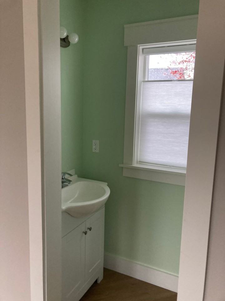 1020 S Ferry St #B - Photo 3 of 7
