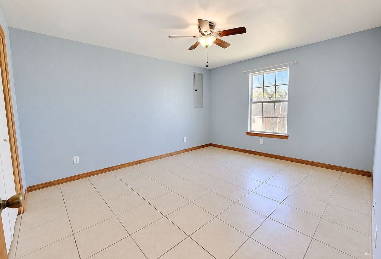 803 S New Mexico St - Photo 7 of 8