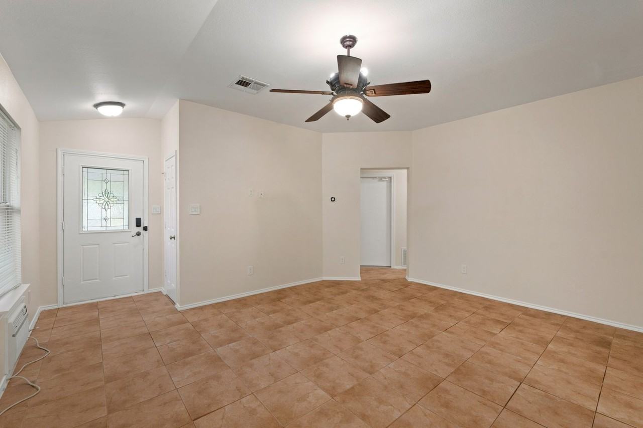 2807 Winslow Dr - Photo 3 of 35