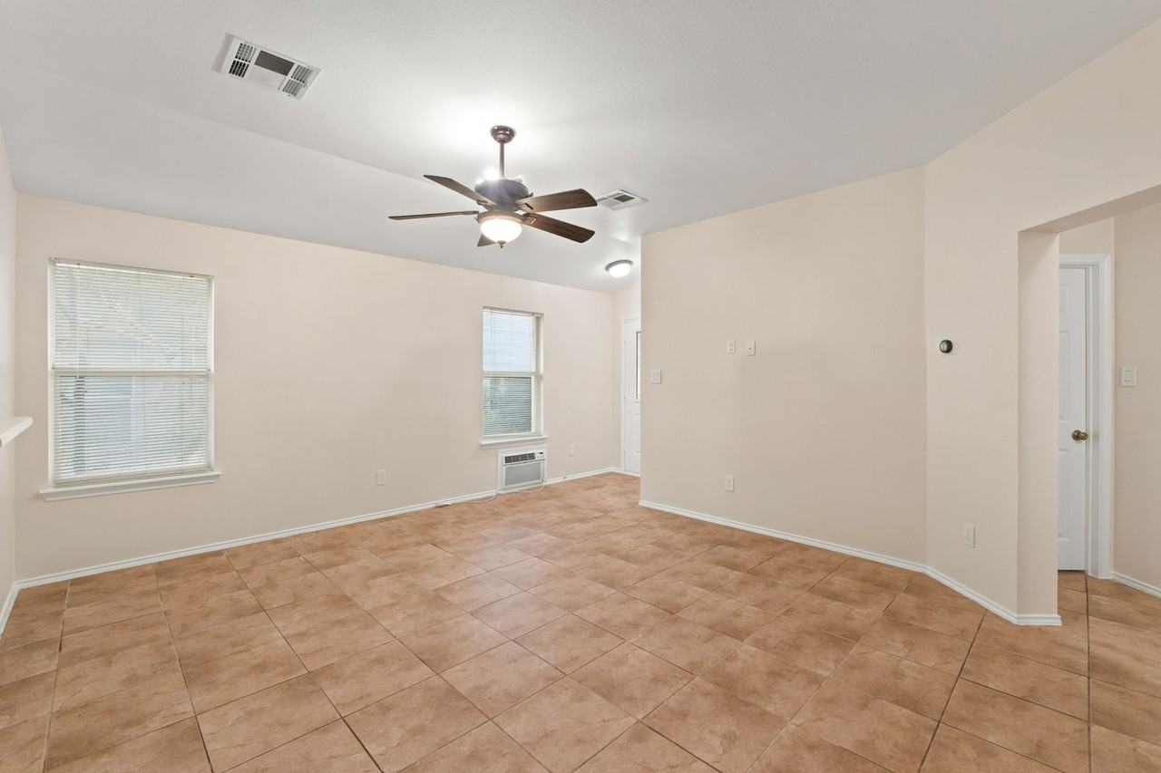 2807 Winslow Dr - Photo 4 of 35