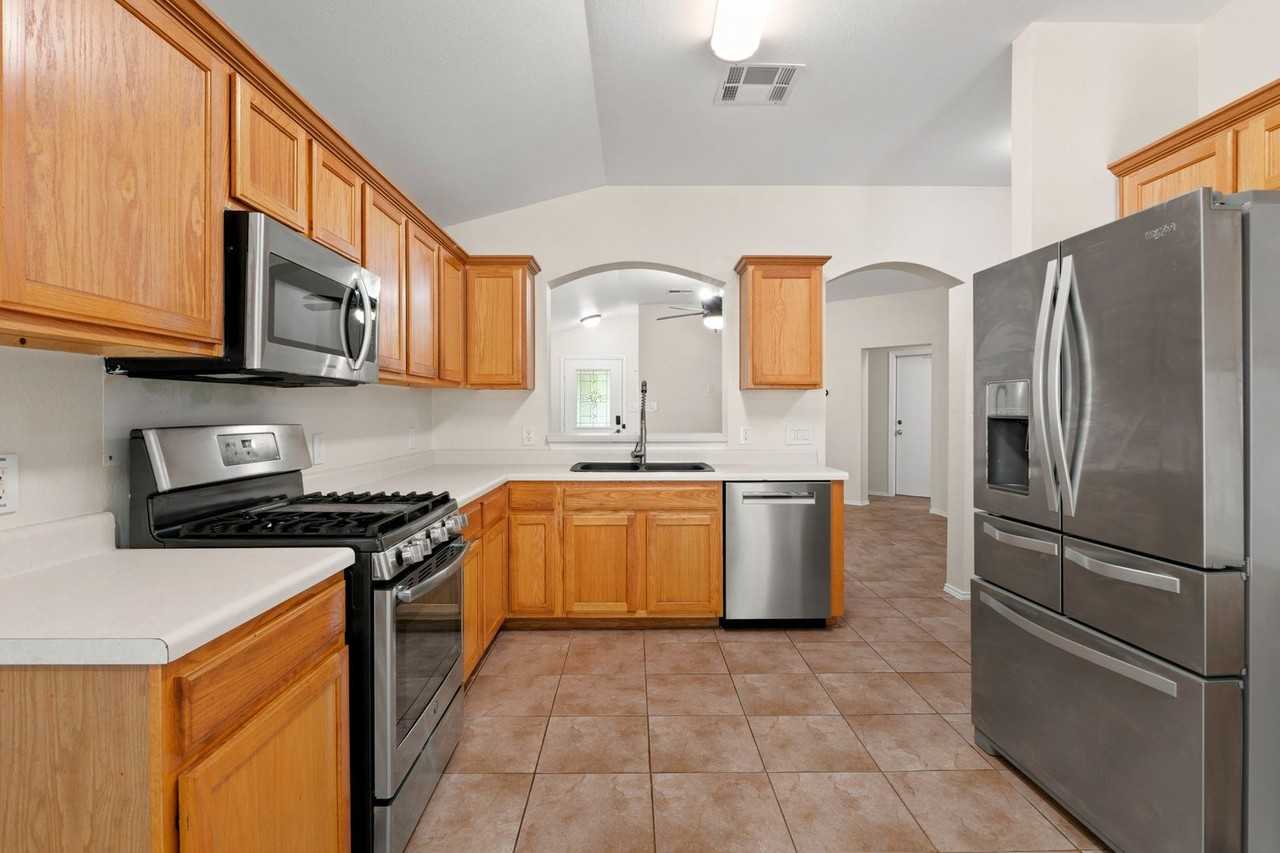 2807 Winslow Dr - Photo 6 of 35