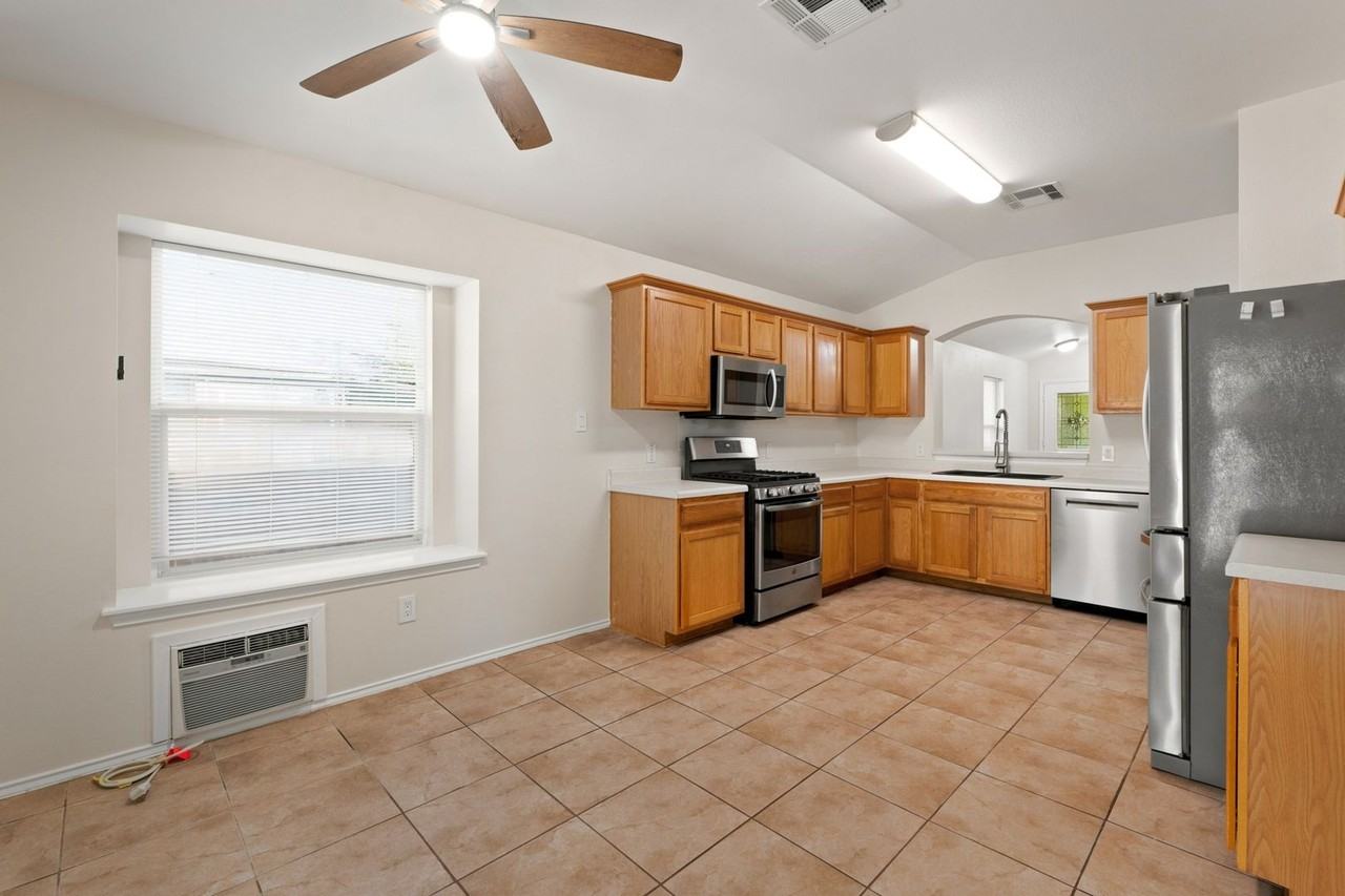 2807 Winslow Dr - Photo 7 of 35