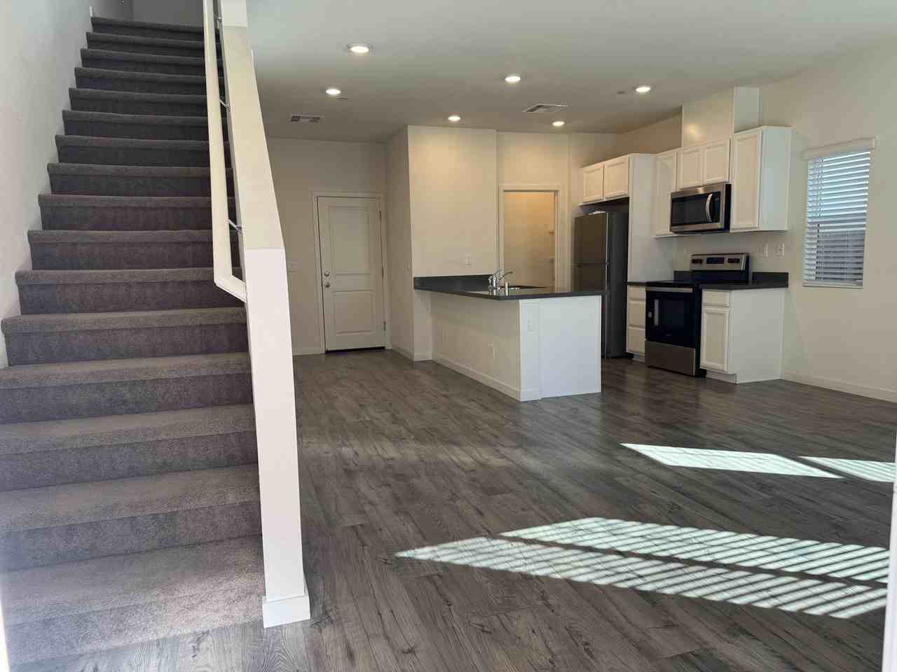 3073 Pruett Dr - Photo 3 of 20