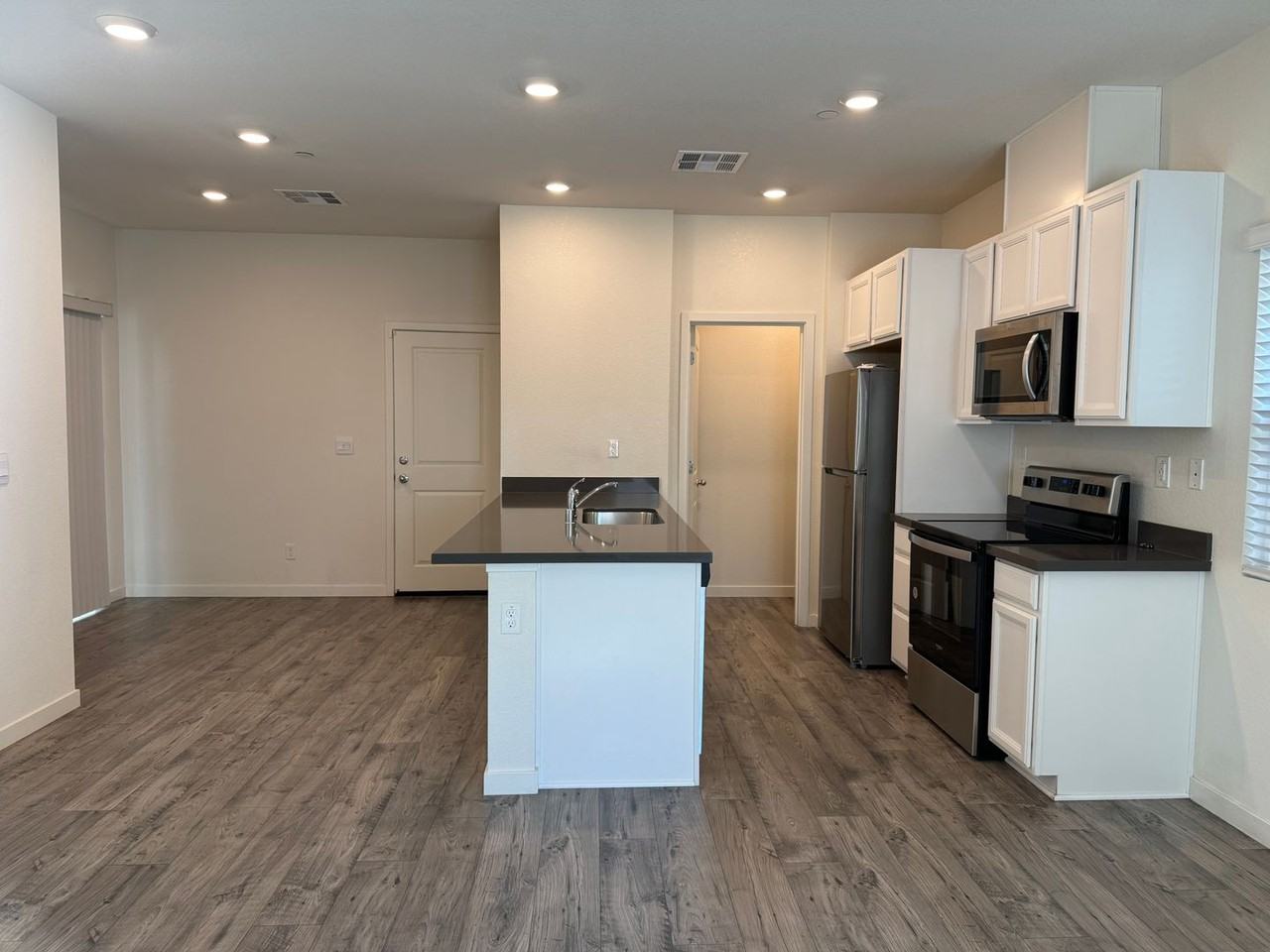 3073 Pruett Dr - Photo 5 of 20