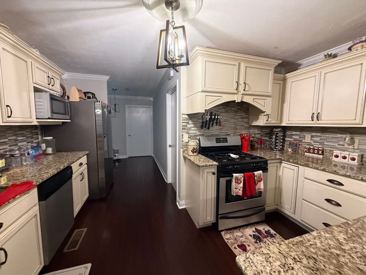 325 Franklin St - Photo 4 of 27