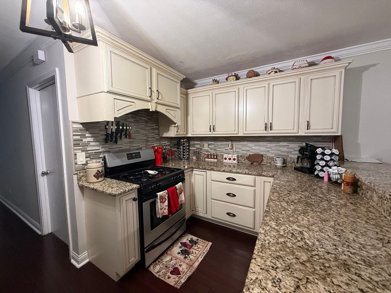 325 Franklin St - Photo 6 of 27