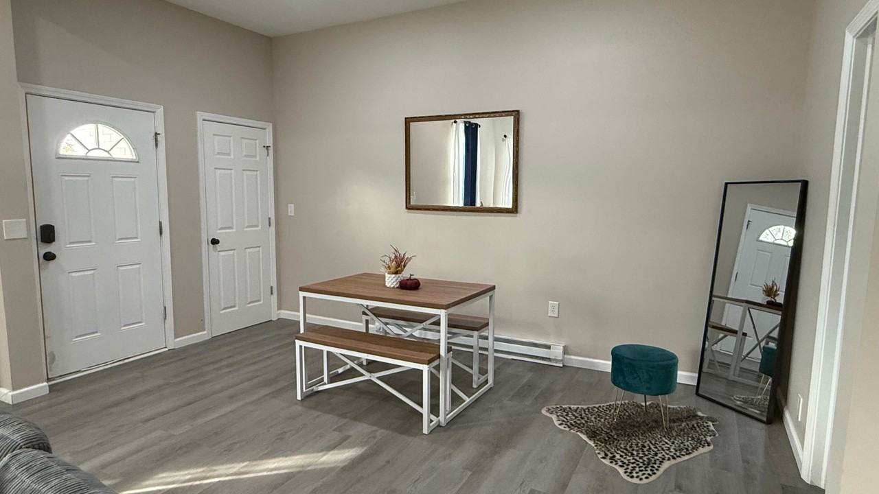 522 E 13th St - Photo 3 of 14